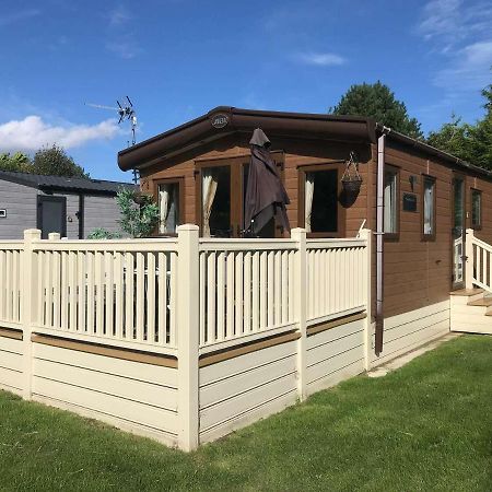 Brooksbank Lodge With Hot Tub Barmby on the Moor Luaran gambar