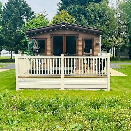 Brooksbank Lodge With Hot Tub Barmby on the Moor Luaran gambar